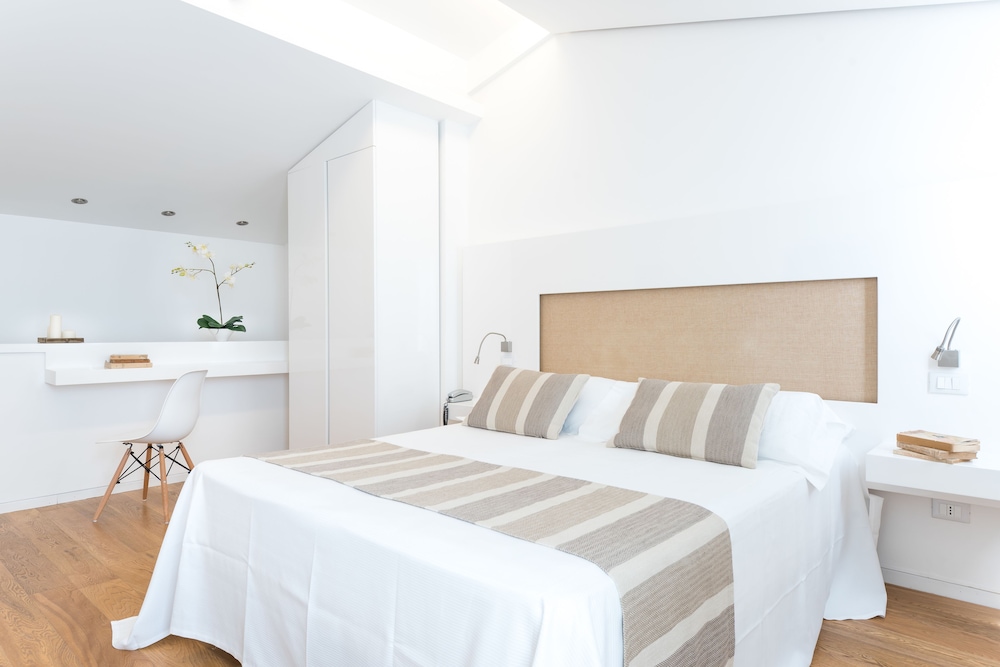 Borgo Pantano — Hotel rooms in Carrozziere, Sicily