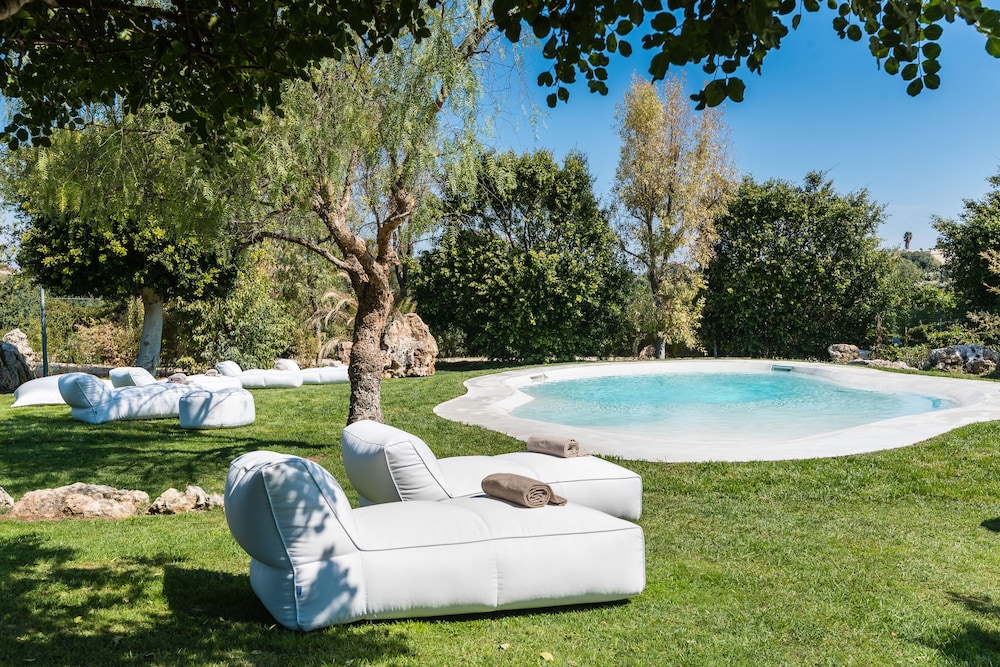 Borgo Pantano — Swimming pool in Carrozziere, Sicily