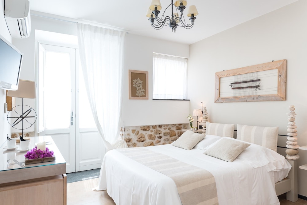 Borgo Pantano — Hotel rooms in Carrozziere, Sicily