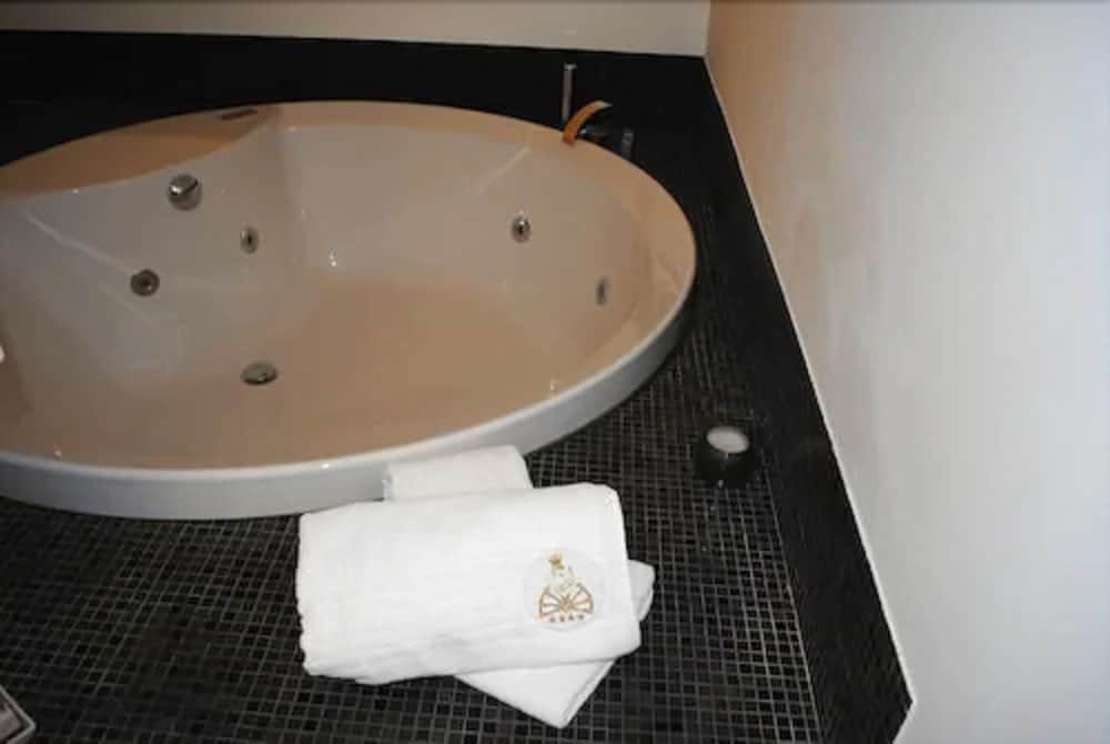 Borgo Pantano — Hotel rooms in Carrozziere, Sicily