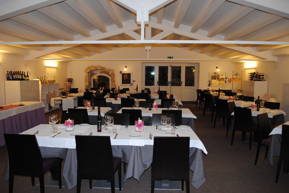 Borgo Pantano — Restaurant & bars in Carrozziere, Sicily