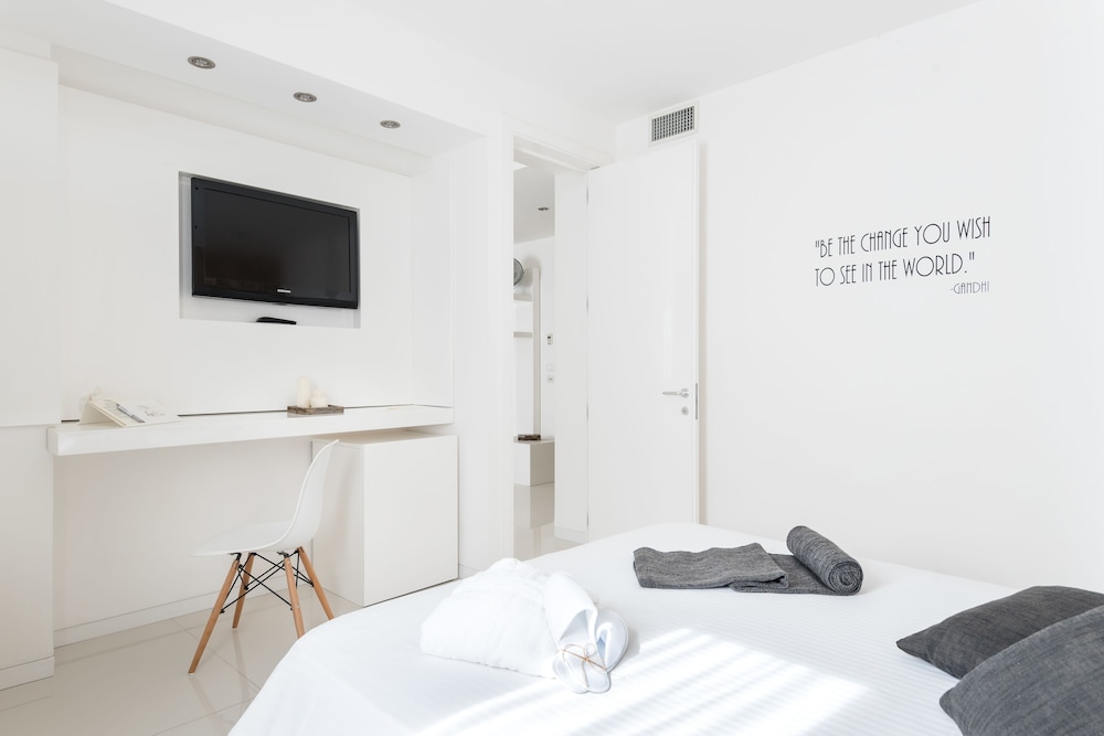 Borgo Pantano — Hotel rooms in Carrozziere, Sicily