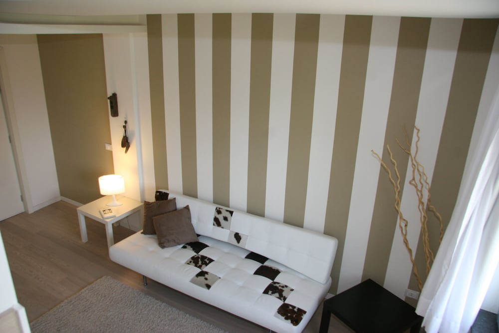 Borgo Pantano — Hotel rooms in Carrozziere, Sicily