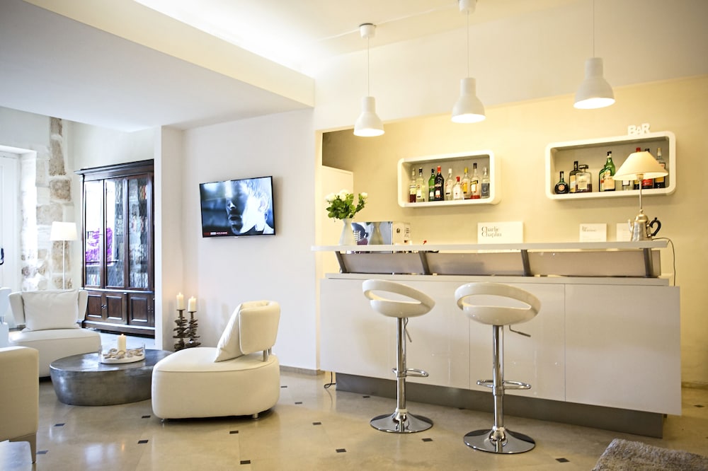 Borgo Pantano — Restaurant & bars in Carrozziere, Sicily
