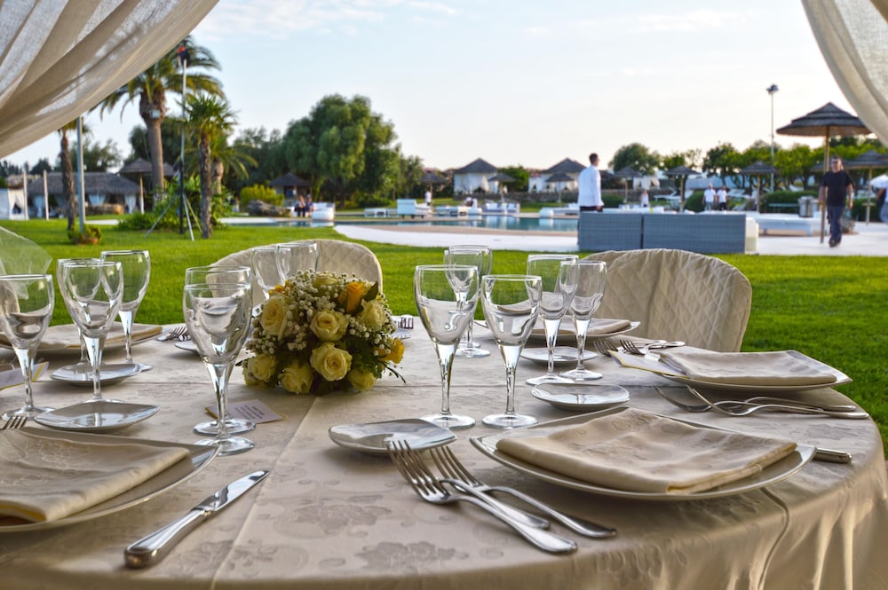 Borgo Pantano — Restaurant & bars in Carrozziere, Sicily
