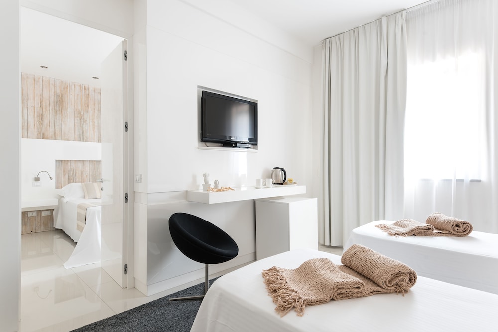 Borgo Pantano — Hotel rooms in Carrozziere, Sicily