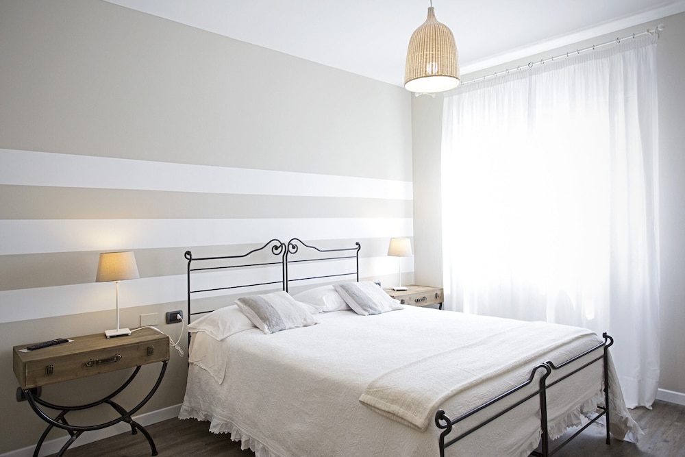 Borgo Pantano — Hotel rooms in Carrozziere, Sicily