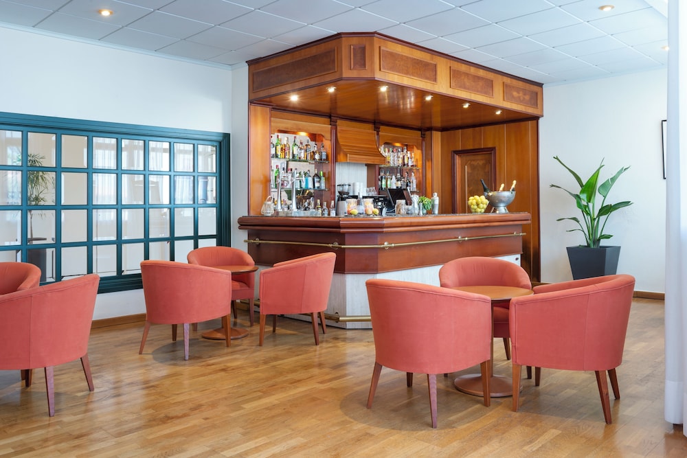 Valentin Son Bou — Restaurant & bars in Son Bou, Balearic Islands