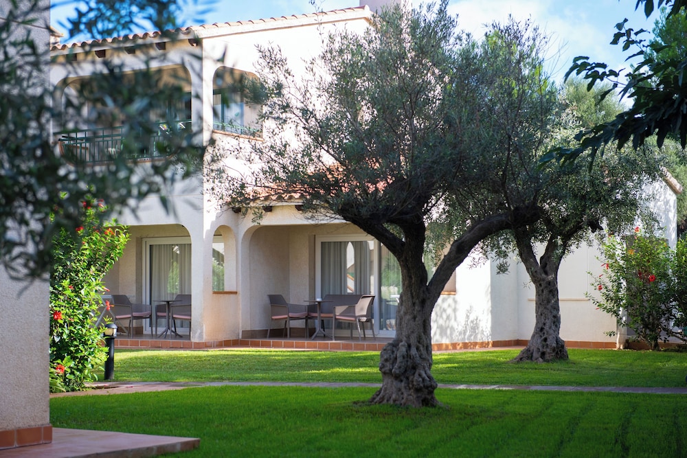 Valentin Son Bou — Hotel building in Son Bou, Balearic Islands