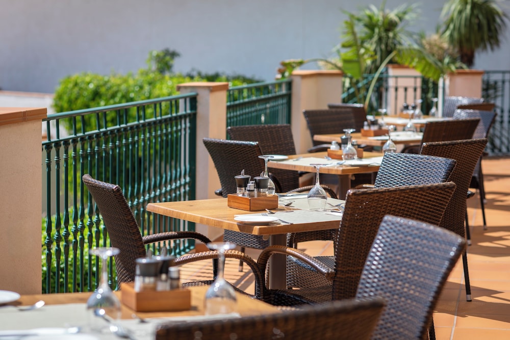 Valentin Son Bou — Restaurant & bars in Son Bou, Balearic Islands