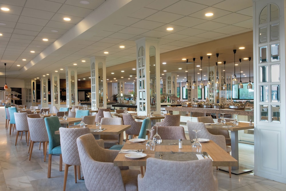 Valentin Son Bou — Restaurant & bars in Son Bou, Balearic Islands