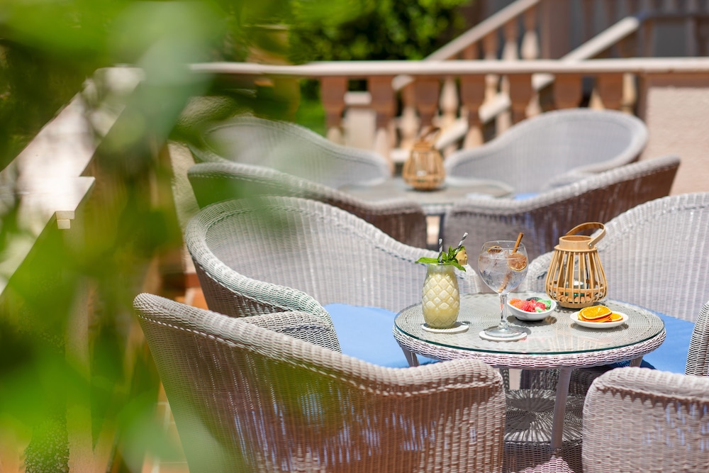 Valentin Son Bou — Restaurant & bars in Son Bou, Balearic Islands