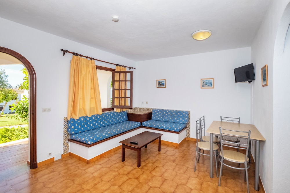 Apartamentos Son Bou Gardens — Hotel rooms in Son Bou, Balearic Islands