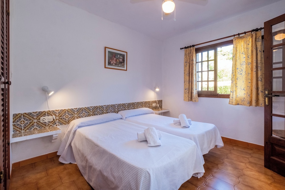 Apartamentos Son Bou Gardens — Hotel rooms in Son Bou, Balearic Islands