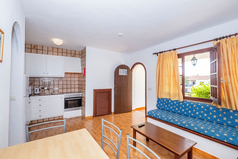 Apartamentos Son Bou Gardens — Hotel rooms in Son Bou, Balearic Islands