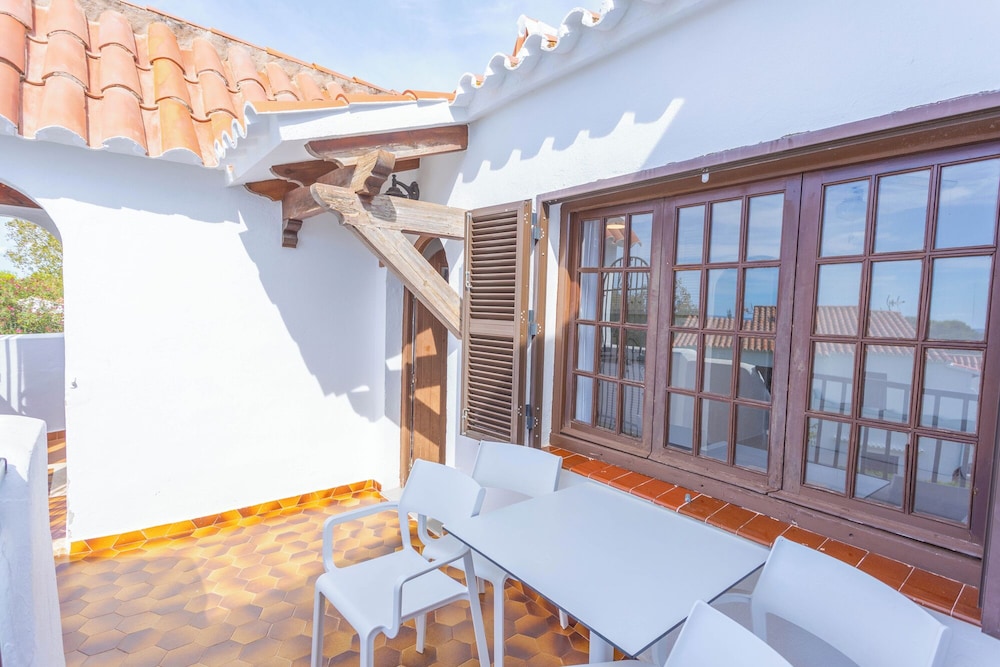 Apartamentos Son Bou Gardens — Hotel building in Son Bou, Balearic Islands