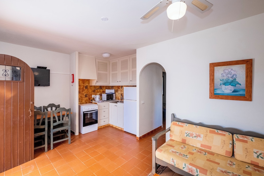Apartamentos Son Bou Gardens — Hotel rooms in Son Bou, Balearic Islands