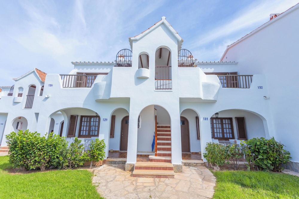 Apartamentos Son Bou Gardens — Hotel building in Son Bou, Balearic Islands