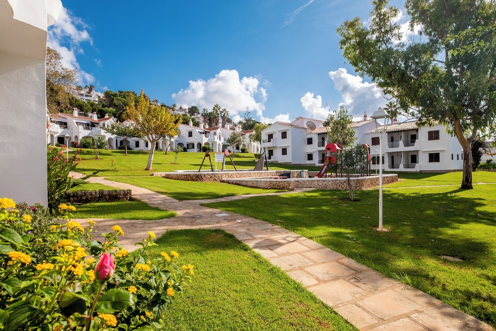 Apartamentos Son Bou Gardens — Hotel building in Son Bou, Balearic Islands