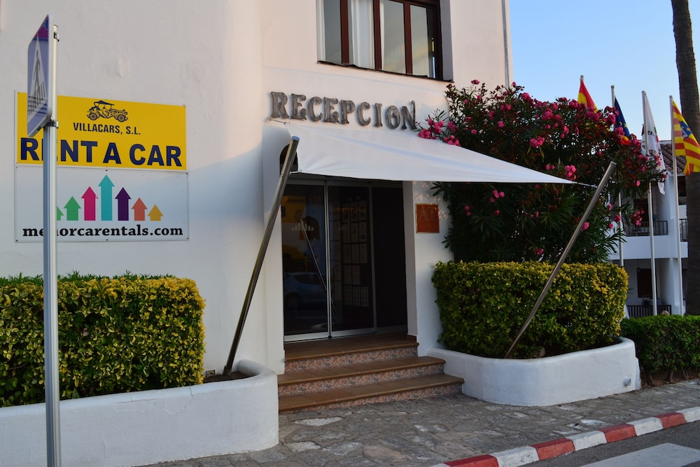 Apartamentos Son Bou Gardens — Hotel building in Son Bou, Balearic Islands