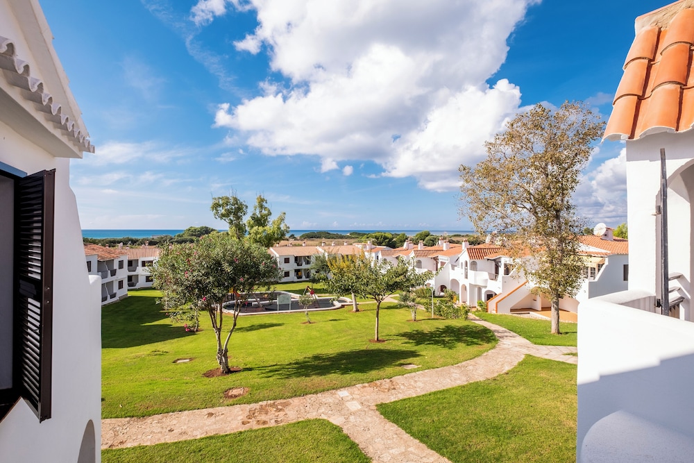 Apartamentos Son Bou Gardens — Hotel building in Son Bou, Balearic Islands