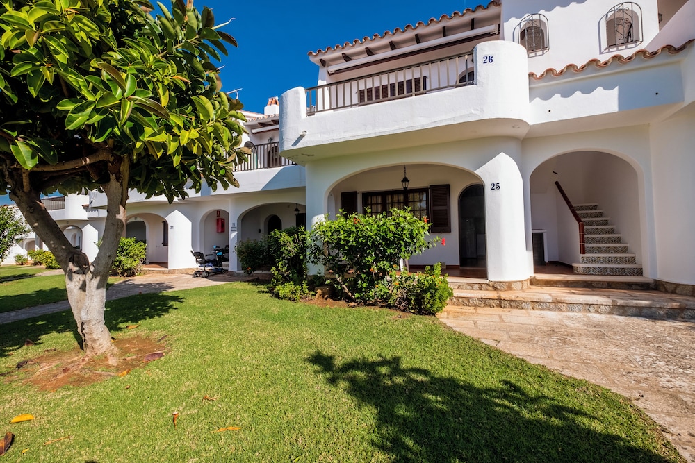 Apartamentos Son Bou Gardens — Hotel building in Son Bou, Balearic Islands