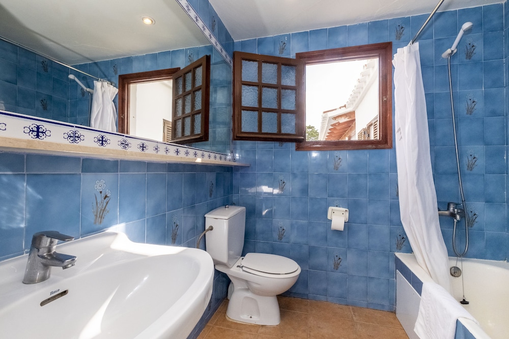 Apartamentos Son Bou Gardens — Hotel rooms in Son Bou, Balearic Islands