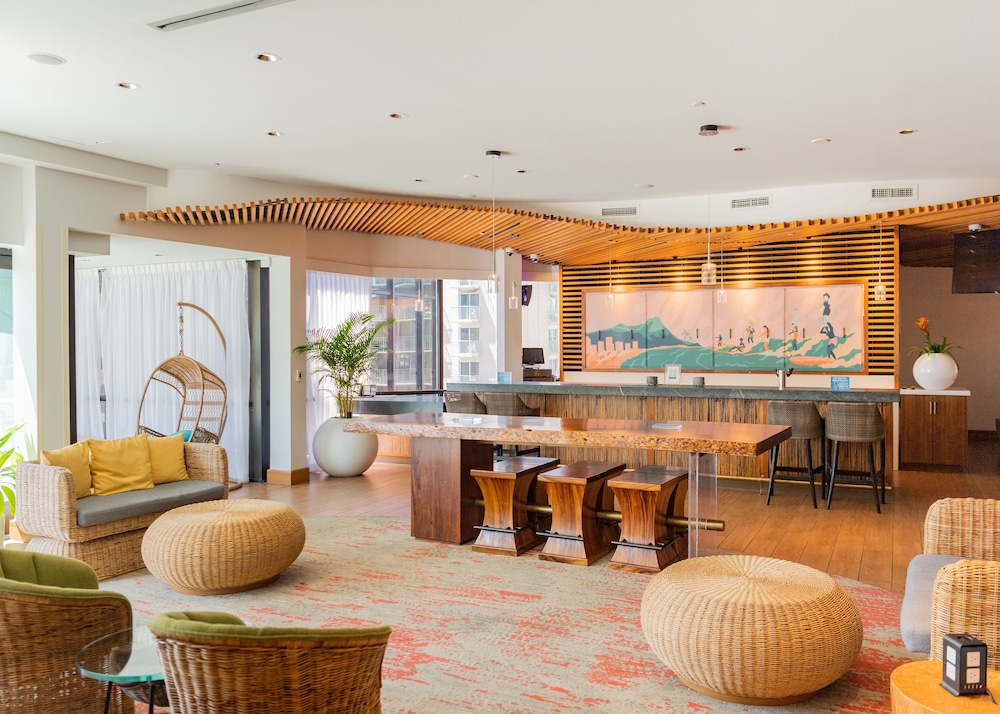 Hyatt Centric Waikiki Beach — Restaurant & bars in Honolulu, Hawaii