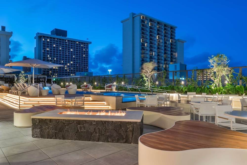 Hyatt Centric Waikiki Beach — Swimming pool in Honolulu, Hawaii