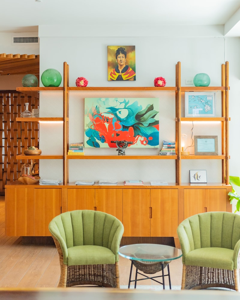 Hyatt Centric Waikiki Beach — Hotel building in Honolulu, Hawaii