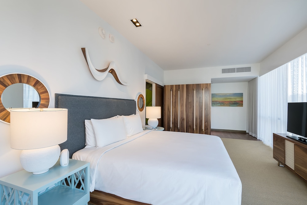 Hyatt Centric Waikiki Beach — Hotel rooms in Honolulu, Hawaii