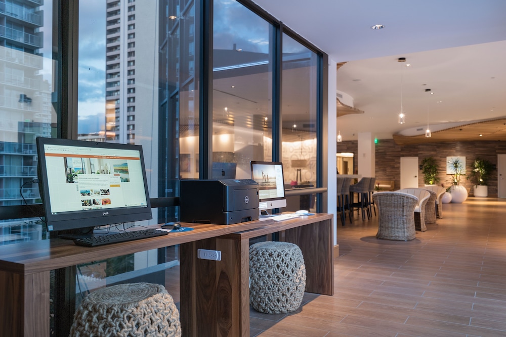 Hyatt Centric Waikiki Beach — Hotel building in Honolulu, Hawaii