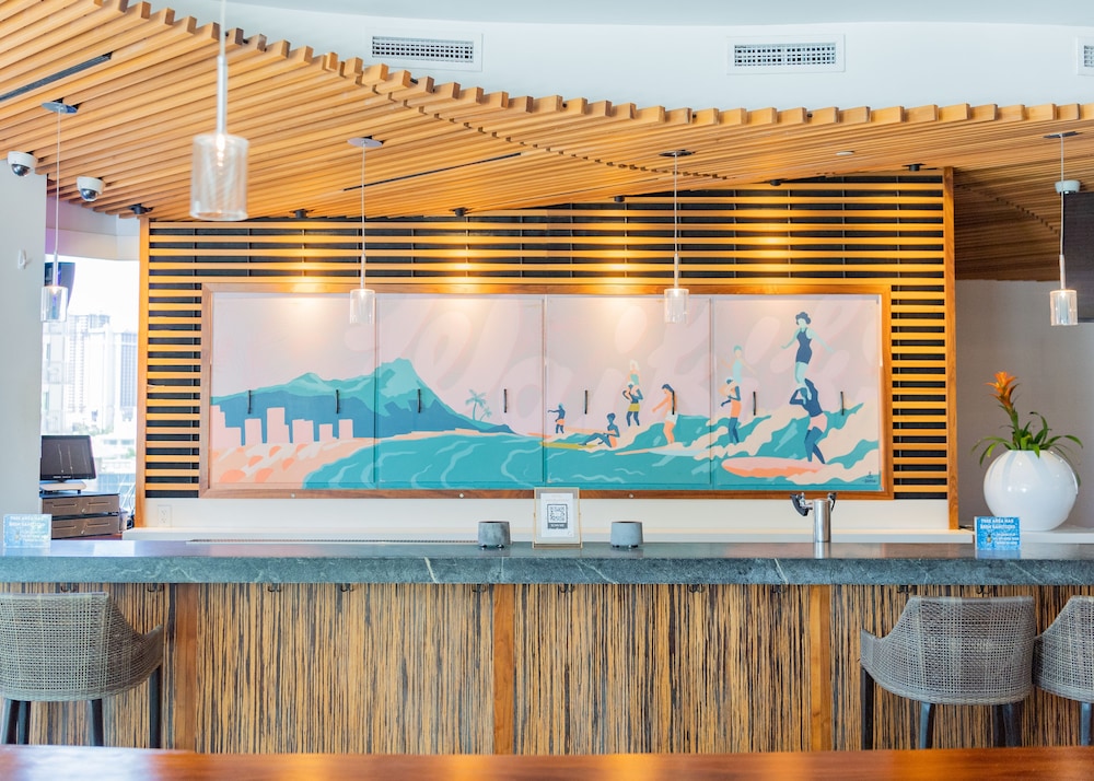 Hyatt Centric Waikiki Beach — Restaurant & bars in Honolulu, Hawaii