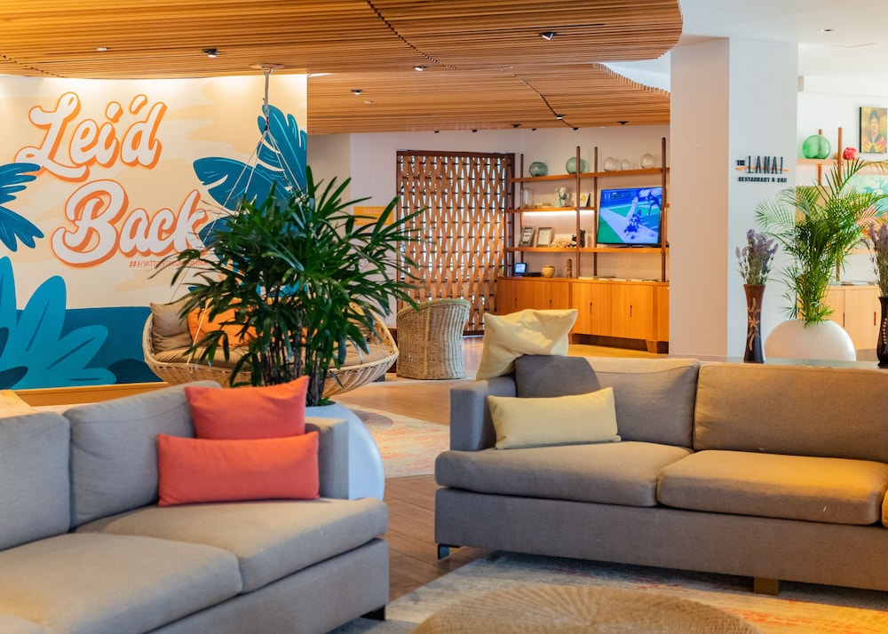 Hyatt Centric Waikiki Beach — Hotel building in Honolulu, Hawaii