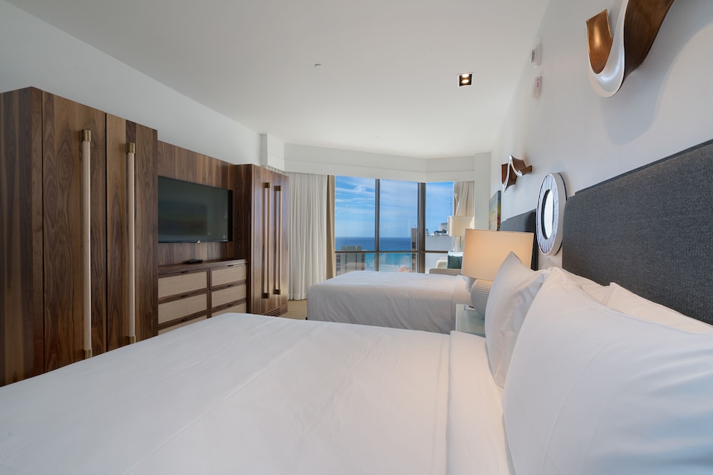Hyatt Centric Waikiki Beach — Hotel rooms in Honolulu, Hawaii