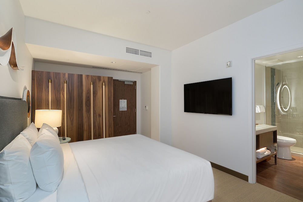 Hyatt Centric Waikiki Beach — Hotel rooms in Honolulu, Hawaii