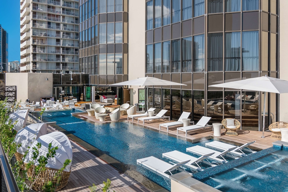 Hyatt Centric Waikiki Beach — Swimming pool in Honolulu, Hawaii