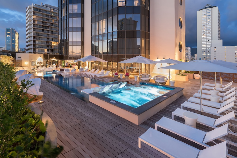 Hyatt Centric Waikiki Beach — Swimming pool in Honolulu, Hawaii