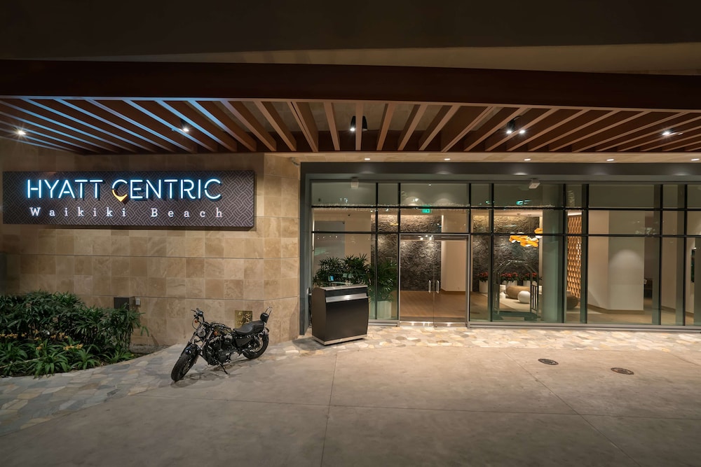 Hyatt Centric Waikiki Beach — Hotel building in Honolulu, Hawaii