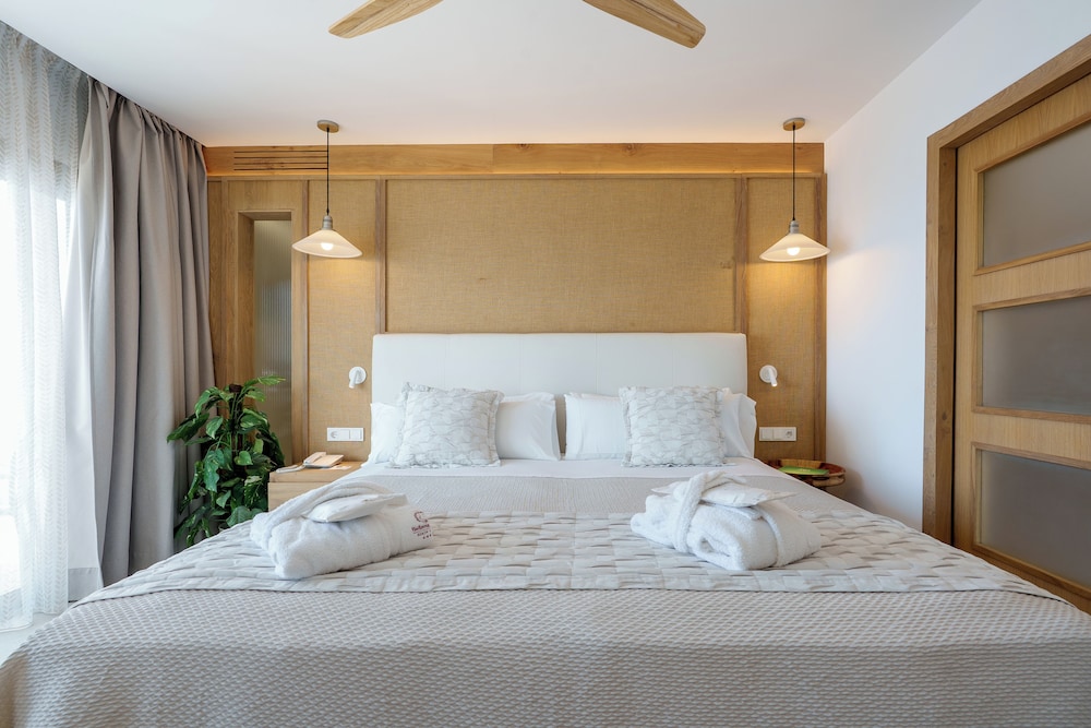 Bellamar Hotel Beach & Spa — Hotel rooms in San Antonio, Balearic Islands