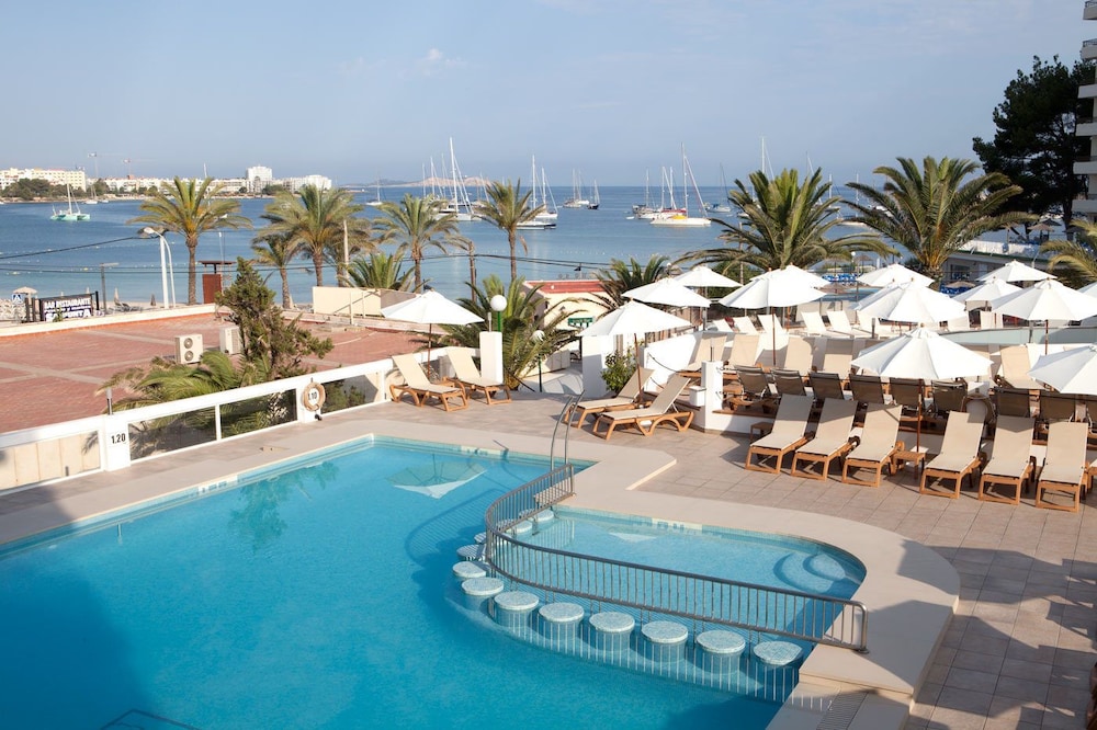 Bellamar Hotel Beach & Spa — Swimming pool in San Antonio, Balearic Islands