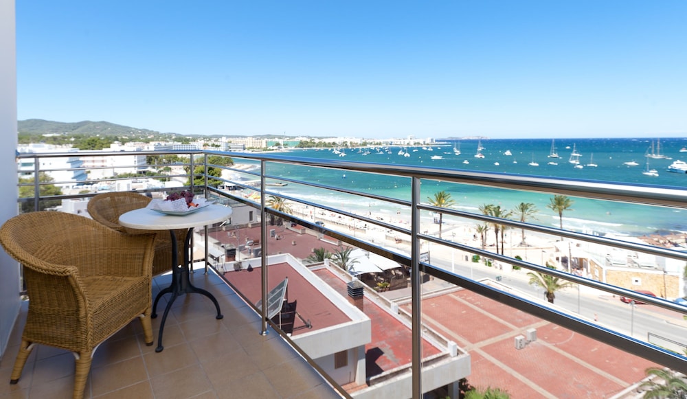 Bellamar Hotel Beach & Spa — Beach in San Antonio, Balearic Islands