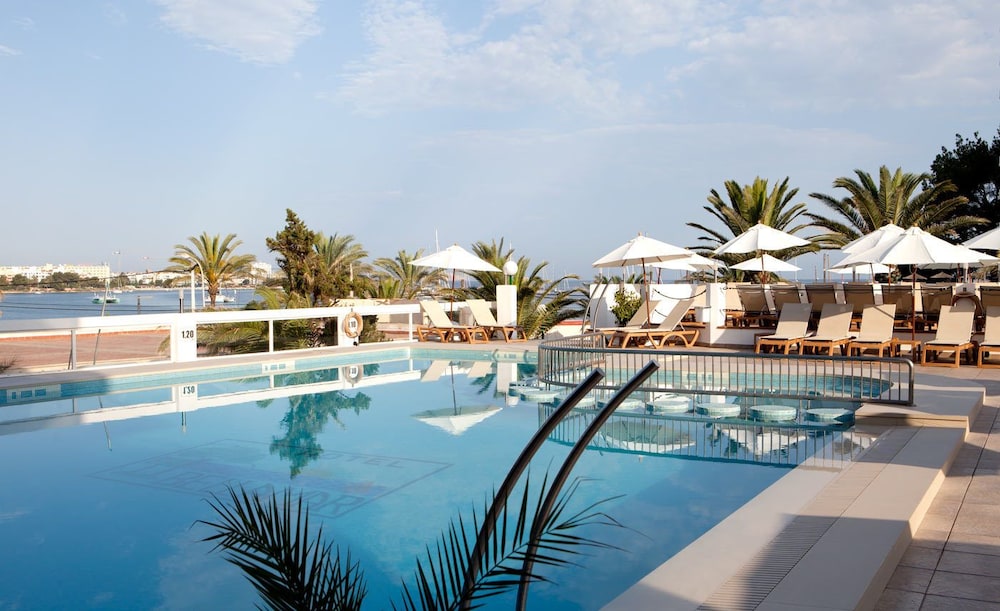 Bellamar Hotel Beach & Spa — Swimming pool in San Antonio, Balearic Islands
