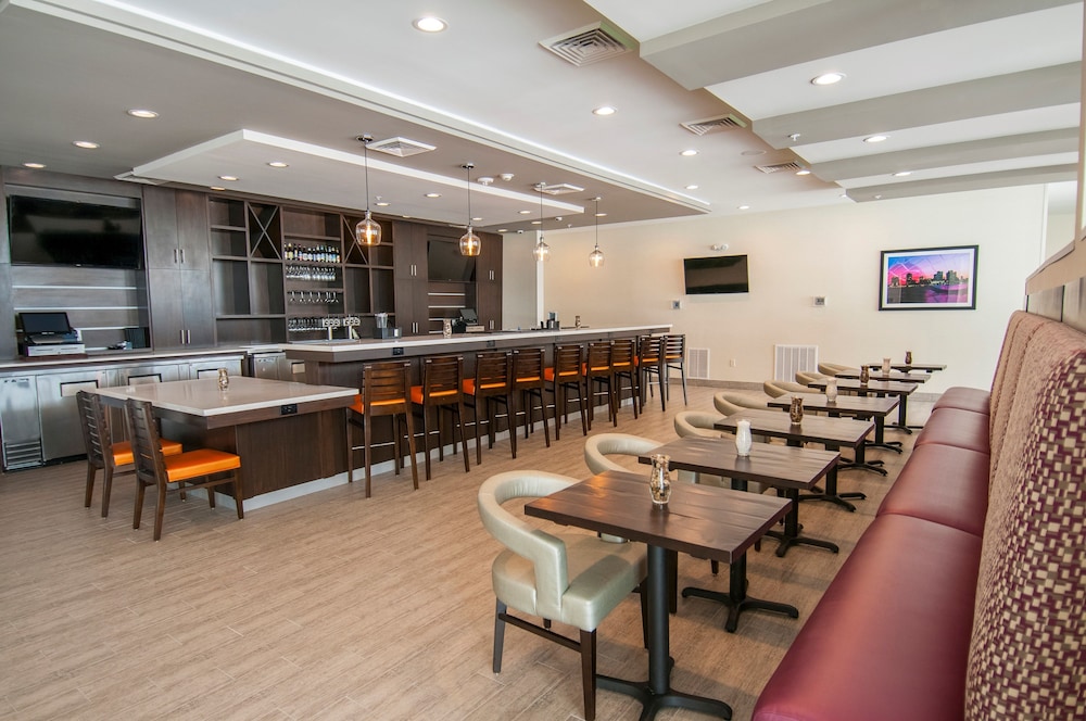 Holiday Inn New Orleans Airport North by IHG — Restaurant & bars in Kenner, Louisiana