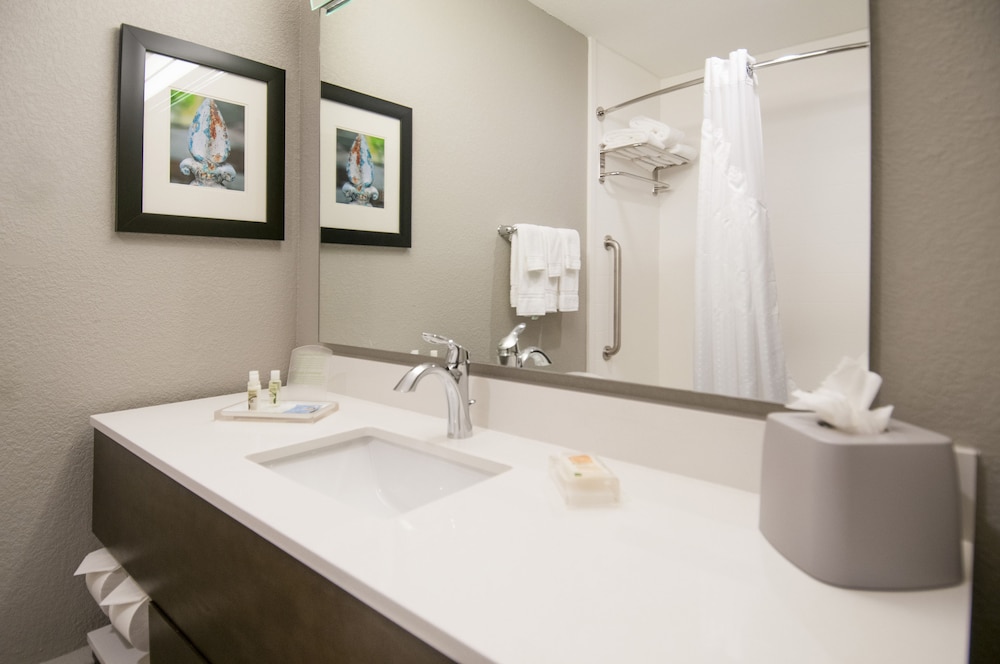 Holiday Inn New Orleans Airport North by IHG — Hotel rooms in Kenner, Louisiana