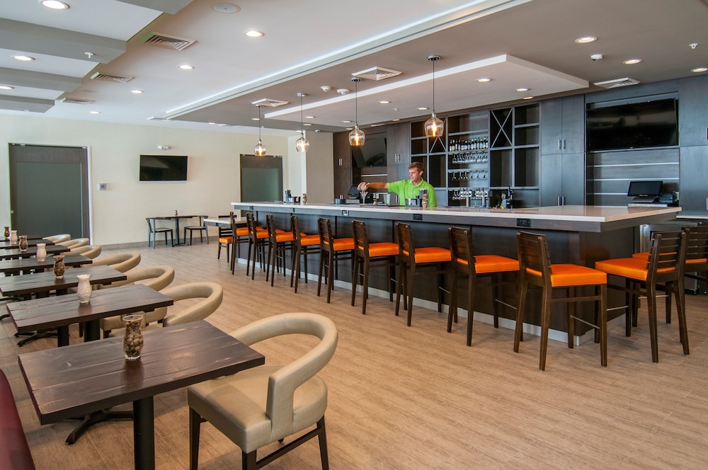 Holiday Inn New Orleans Airport North by IHG — Restaurant & bars in Kenner, Louisiana