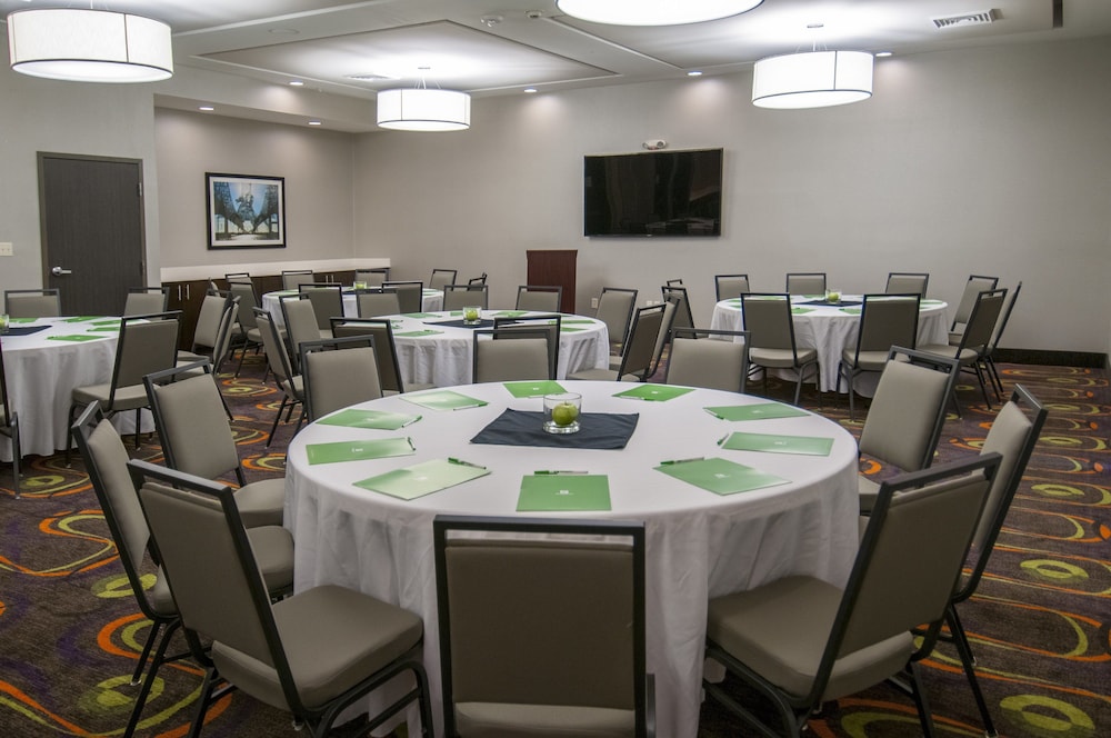 Holiday Inn New Orleans Airport North by IHG — Hotel building in Kenner, Louisiana