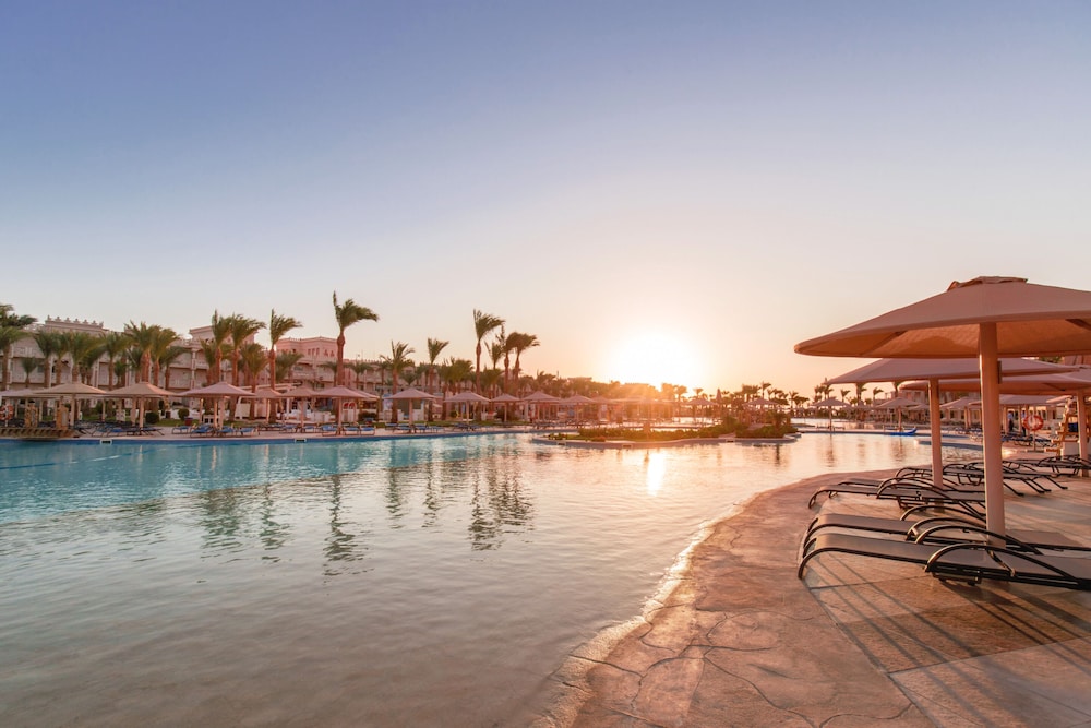 Pickalbatros Palace Hurghada - All inclusive — Swimming pool in Hurghada, Red Sea