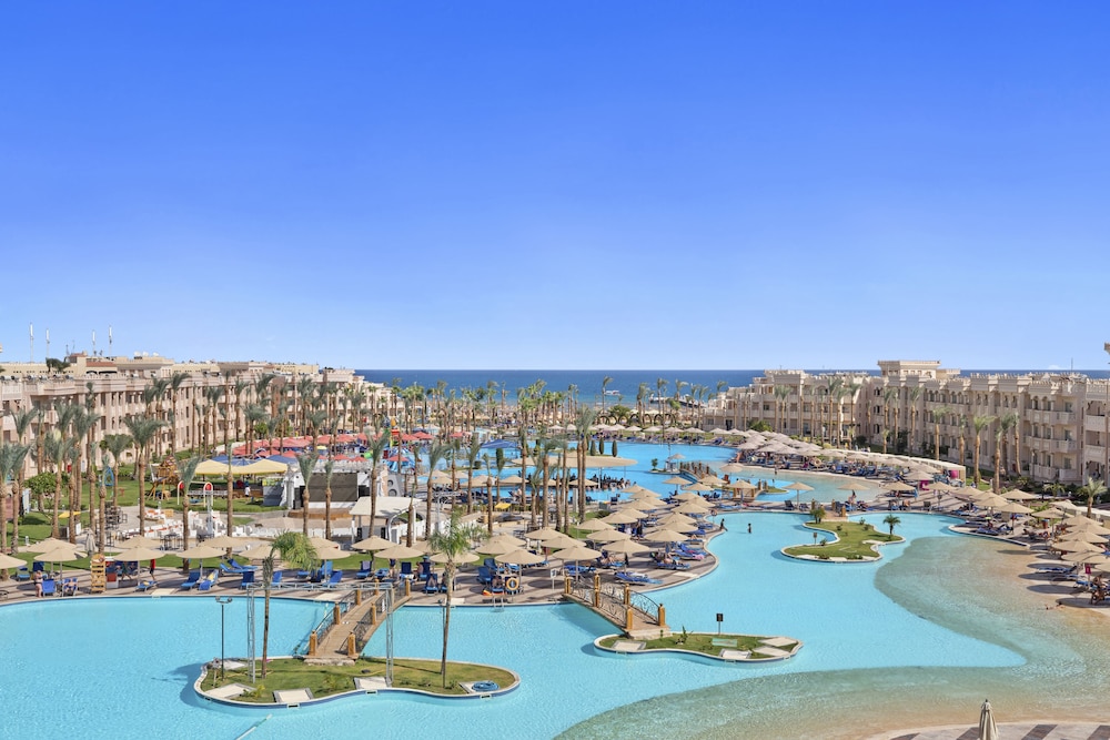 Pickalbatros Palace Hurghada - All inclusive — Swimming pool in Hurghada, Red Sea