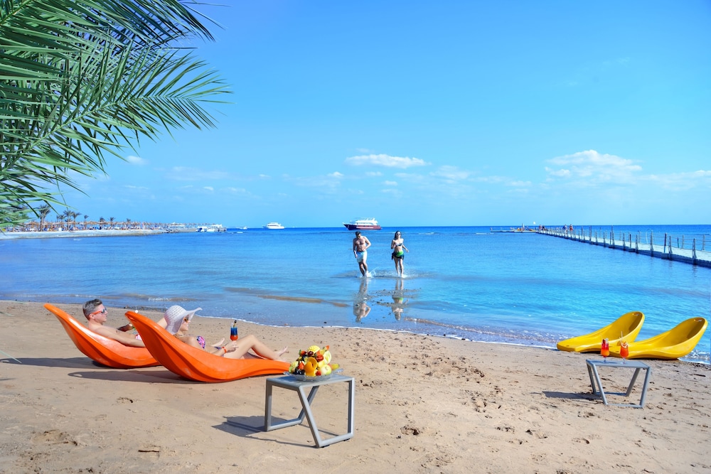 Pickalbatros Palace Hurghada - All inclusive — Beach in Hurghada, Red Sea